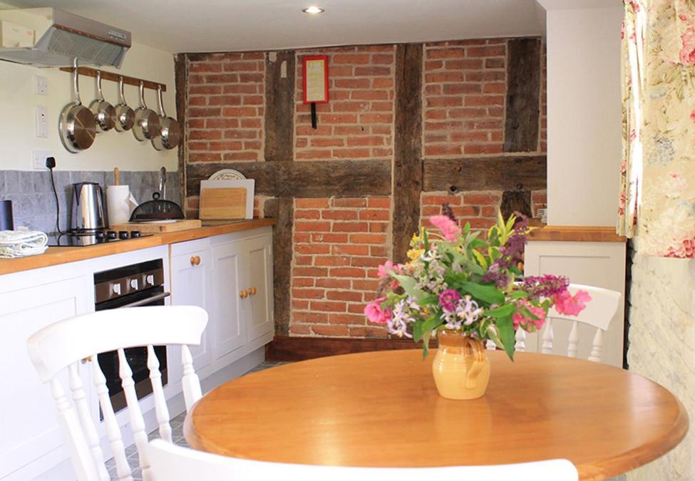 Dee'S Cottage At Brinsop Hereford Exterior photo